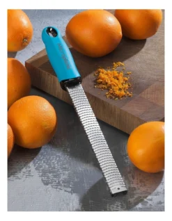 Microplane Premium Zester Grater Turquoise 5 Microplane Premium Zester Grater Turquoise -Kitchen Essentials Shop 902666260 2 720x928